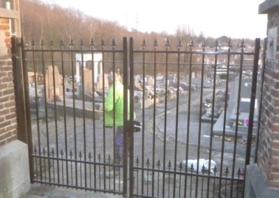 Remplacement d'un portail dans un cimetière de Saint-Nicolas. 

Portail réalisés sur mesures et i...