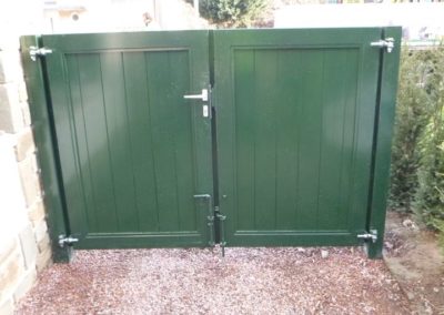Réalisation sur mesure et avec le ral 6009 d'un portail que nous venons d'installer avec succès....