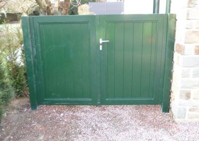 Réalisation sur mesure et avec le ral 6009 d'un portail que nous venons d'installer avec succès....