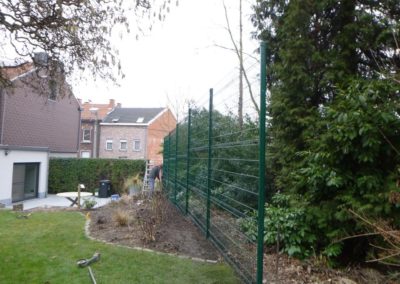 Installation d'une clôture XXL de 3 mètres de hauteur qui devra servir de support pour un mur vég...