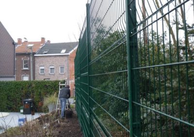 Installation d'une clôture XXL de 3 mètres de hauteur qui devra servir de support pour un mur vég...
