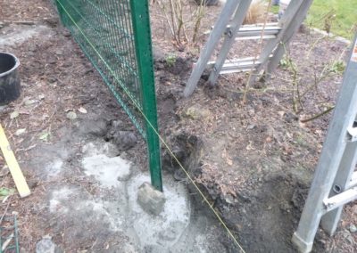 Installation d'une clôture XXL de 3 mètres de hauteur qui devra servir de support pour un mur vég...