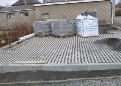 Aménagement d'une devanture de maison. 

D'ici quelques semaines nous placerons la pelouse pour un ...