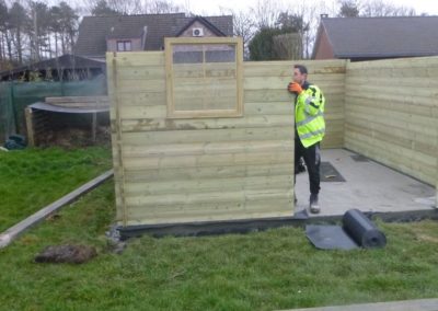 Installation d'un chalet de jardin.

Réalisation de la dalle.
Réalisation d'un chalet sur mesure.
...