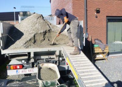 Installation d'un chalet de jardin.

Réalisation de la dalle.
Réalisation d'un chalet sur mesure.
...