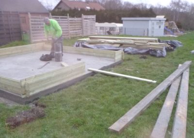Installation d'un chalet de jardin.

Réalisation de la dalle.
Réalisation d'un chalet sur mesure.
...