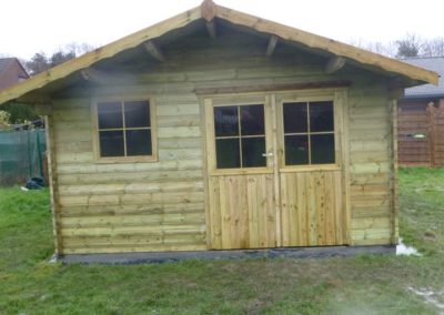 Installation d'un chalet de jardin.

Réalisation de la dalle.
Réalisation d'un chalet sur mesure.
...