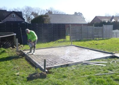 Installation d'un chalet de jardin.

Réalisation de la dalle.
Réalisation d'un chalet sur mesure.
...