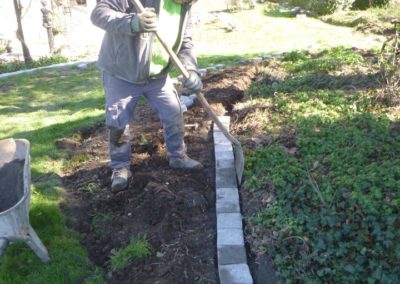 Préparation d'un jardin pour l'utilisation d'un robot pour la tonte.

Installation de 340 mètres d...