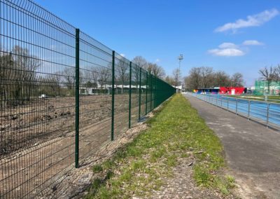 Chantier terminé avec succès.

Remplacement de plus de 650 mètres de clôture d'une hauteur de 2 ...