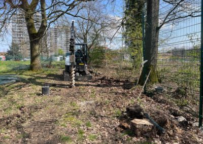 Chantier terminé avec succès.

Remplacement de plus de 650 mètres de clôture d'une hauteur de 2 ...