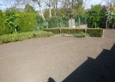 Réfection d'une pelouse un peut compliquée d'accès mais un travail remarquable réalisé de main ...