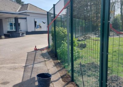 Sécurisation d'une école pour la commune de OUPEYE.

Clôture BETAFENCE SECURIFORT de 2.4 3 mètre...