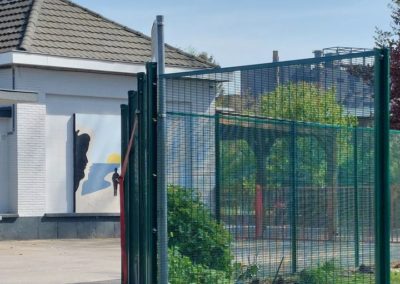 Sécurisation d'une école pour la commune de OUPEYE.

Clôture BETAFENCE SECURIFORT de 2.4 3 mètre...