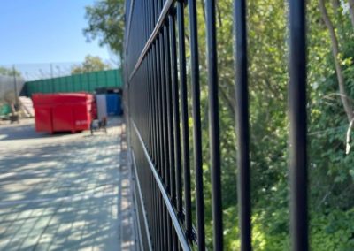 Installation au cours d’une clôture de haute sécurité. 

Panneaux nymofort 2 d super avec du fi...