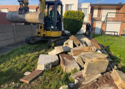Aménagement complet d'un petit jardin à Herstal, création d'un espace parking, placement de palis...