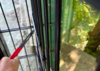 Installation au cours d’une clôture de haute sécurité. 

Panneaux nymofort 2 d super avec du fi...