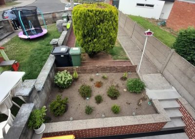 Aménagement complet d'un petit jardin à Herstal, création d'un espace parking, placement de palis...