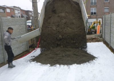 Aménagement complet d'un petit jardin à Herstal, création d'un espace parking, placement de palis...