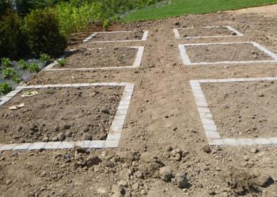 Pose de plus de 200 mètres de bordures en acier galvanisé sur notre chantier d'ougffet. 

Reste à...