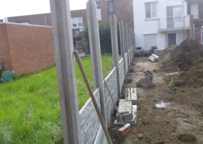 Aménagement complet d'un petit jardin à Herstal, création d'un espace parking, placement de palis...