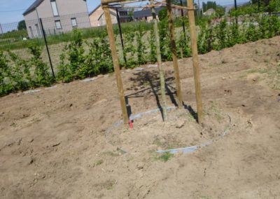 Pose de plus de 200 mètres de bordures en acier galvanisé sur notre chantier d'ougffet. 

Reste à...