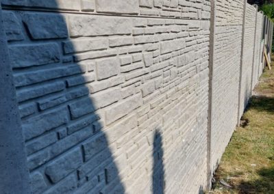 Malgré un accès au jardin très difficile pour l'acheminement des matériaux, nous avons réaliser...