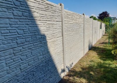 Malgré un accès au jardin très difficile pour l'acheminement des matériaux, nous avons réaliser...