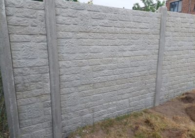 Malgré un accès au jardin très difficile pour l'acheminement des matériaux, nous avons réaliser...