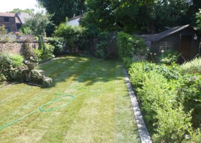 Rénovation complète d'un petit jardin de ville.

Deux petites journées ont suffit et tout est com...