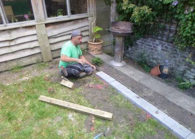 Rénovation complète d'un petit jardin de ville.

Deux petites journées ont suffit et tout est com...