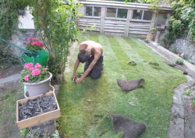 Rénovation complète d'un petit jardin de ville.

Deux petites journées ont suffit et tout est com...