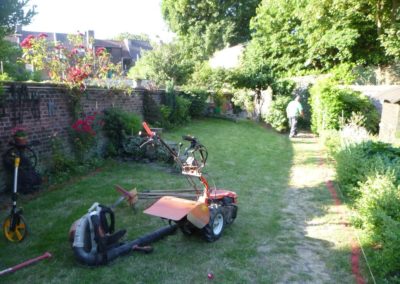 Rénovation complète d'un petit jardin de ville.

Deux petites journées ont suffit et tout est com...