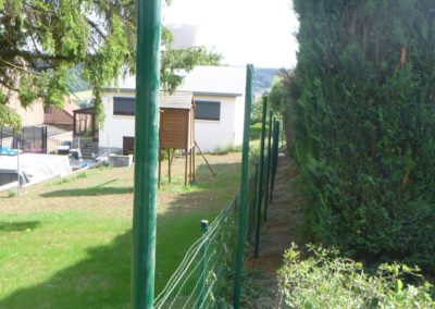 Pose d'une clôture souple de 2 mètres autour d'un jardin à Amay.

Merci à Monsieur Madame Dew......