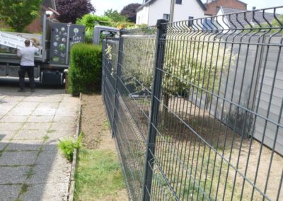 Sécurisation d'un jardin à Rocourt, installation d'une clôture rigide et portillon et une palissa...
