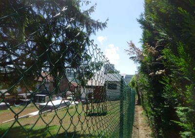 Pose d'une clôture souple de 2 mètres autour d'un jardin à Amay.

Merci à Monsieur Madame Dew......