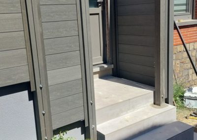 Placement d'une palissade en composite autour d'une terrasse avec portail.

Merci à madame Husa.......