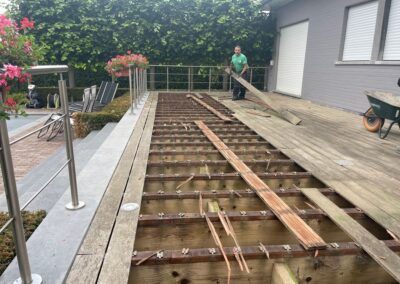 Rénovation complète d'une terrasse en bois suspendue par une nouvelle terrasse en grès-cérame 60...