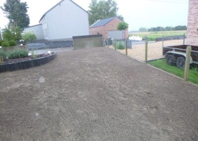 La saison des semis de pelouse bat son plein.

Création d'une nouvelle pelouse réussie avec succè...