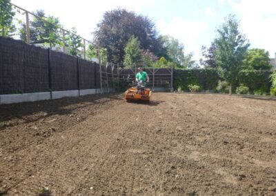 Réfection d'un jardin à Embourg.

Chantier terminé avec la réfection de la pelouse....