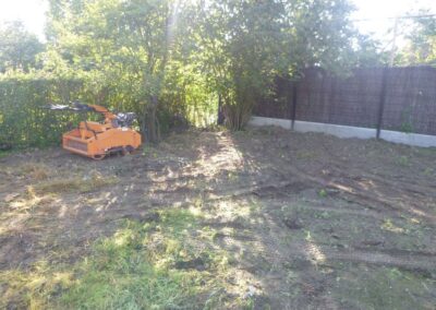 Réfection d'un jardin à Embourg.

Chantier terminé avec la réfection de la pelouse....