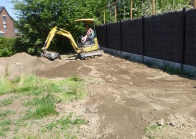Réfection d'un jardin à Embourg.

Chantier terminé avec la réfection de la pelouse....