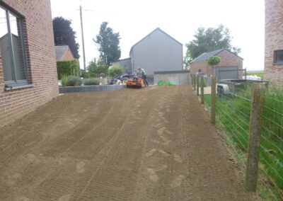 La saison des semis de pelouse bat son plein.

Création d'une nouvelle pelouse réussie avec succè...