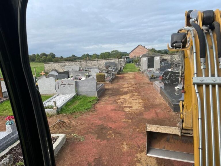 Et de trois, nous venons de terminer la verdunisation des allées du troisième cimetière de Hamoir...