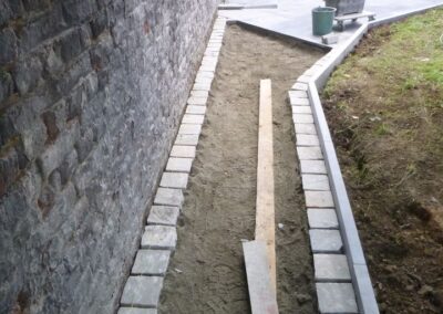 Réaménagement d'un très petit jardin à Ans.

Construction d'une nouvelle terrasse en pierre de t...