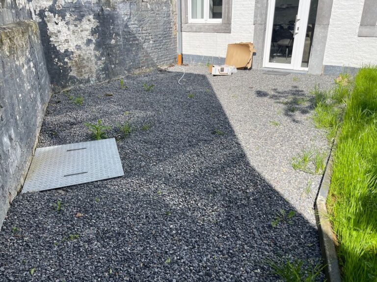 Réaménagement d'un très petit jardin à Ans.

Construction d'une nouvelle terrasse en pierre de t...