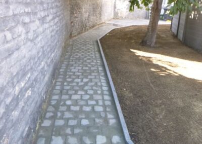 Réaménagement d'un très petit jardin à Ans.

Construction d'une nouvelle terrasse en pierre de t...