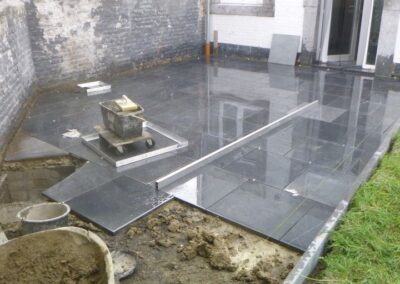 Réaménagement d'un très petit jardin à Ans.

Construction d'une nouvelle terrasse en pierre de t...